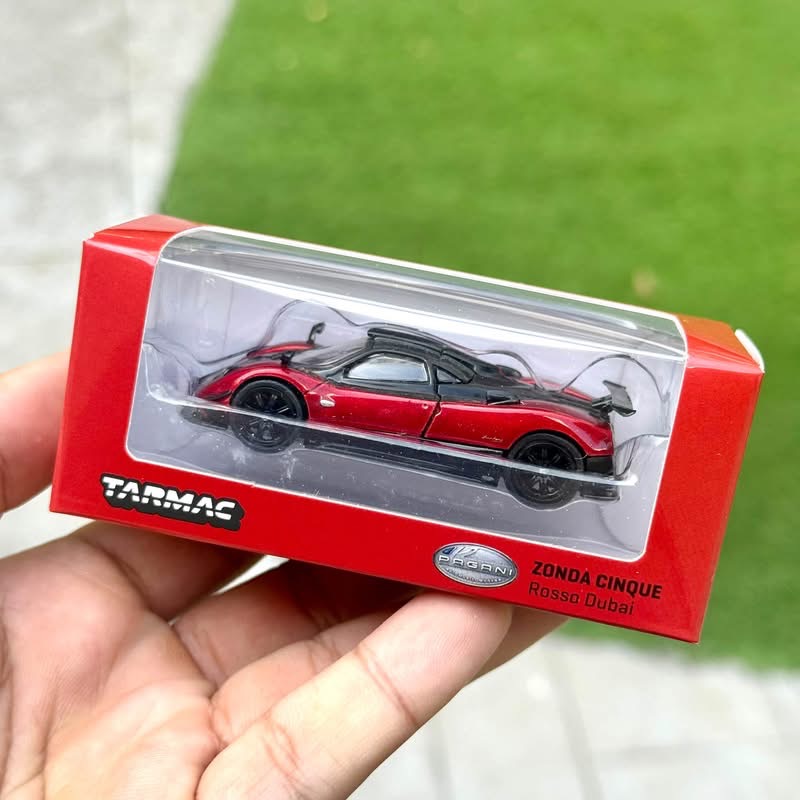 Tarmac 1:64 ZONDA CINQUE Rosso Dubai